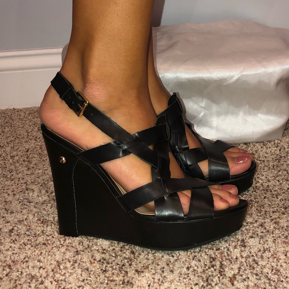 Black guess strappy wedges